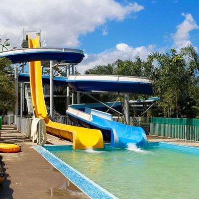 Хорошая цена. High Speed Racing Fiberglass Water Park Slide with 6-8mm Thickness and Over 10 Years Service Life онлайн