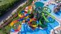 Забавный тематический парк Большие игровые аппараты над бассейном Детские горки