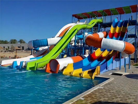 1 Люди играют в водный парк Слайд игры оборудование стекловолокно водные горки набор